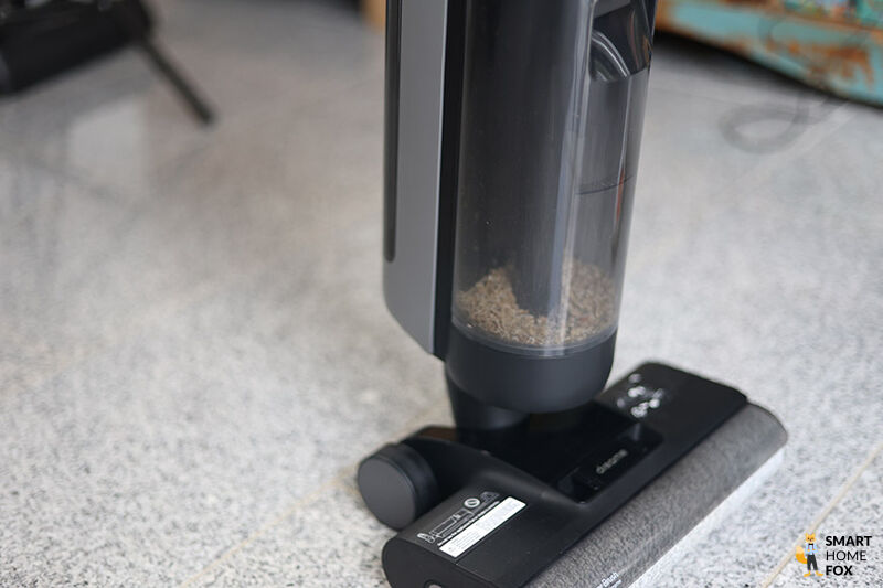 Trockener Schmutz im Behälter des Dreame Wischsaugers